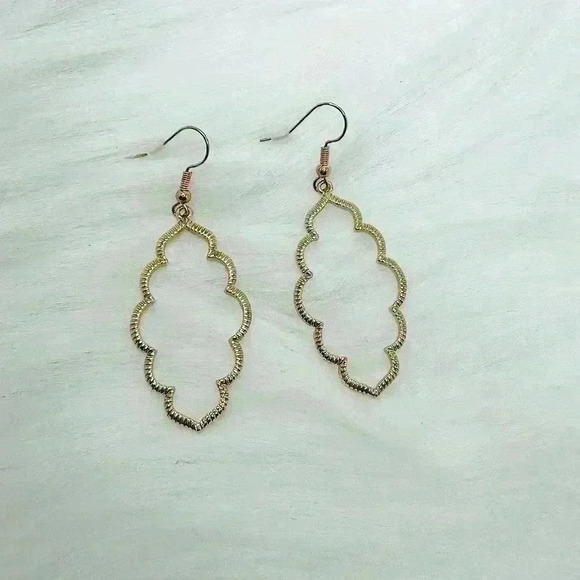 Gold Lantern Like Shape Earrings - Picture 5 of 6